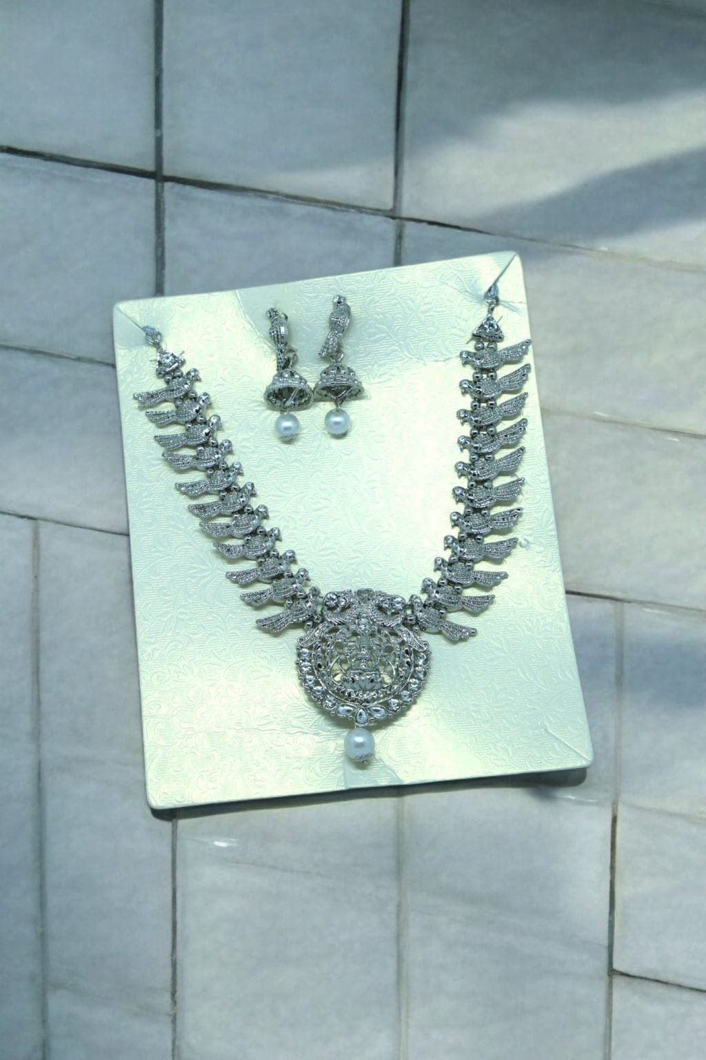 Stunning Silver Necklace Set - Image 3