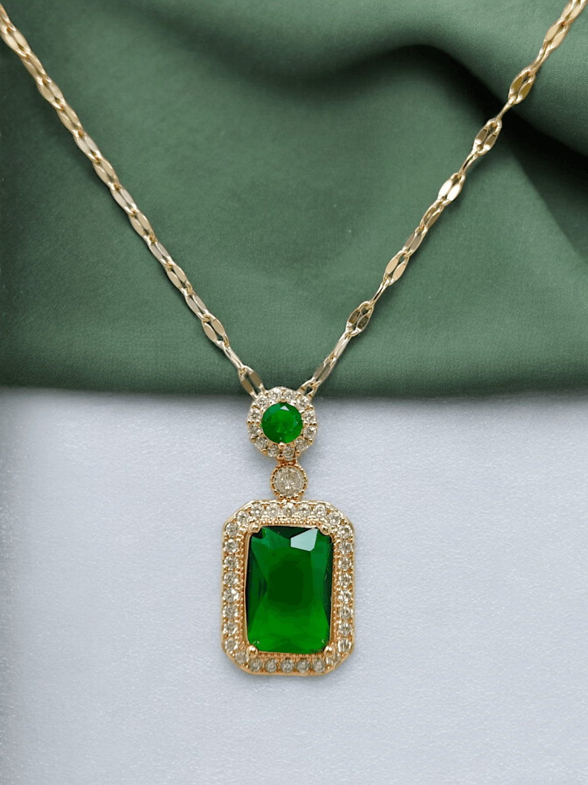 Green  Necklace - Image 3