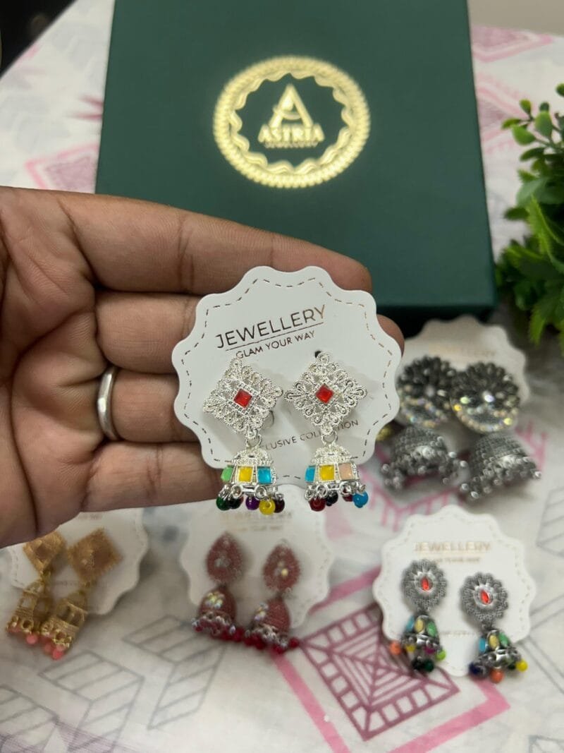 8 Cute Earrings - Image 7