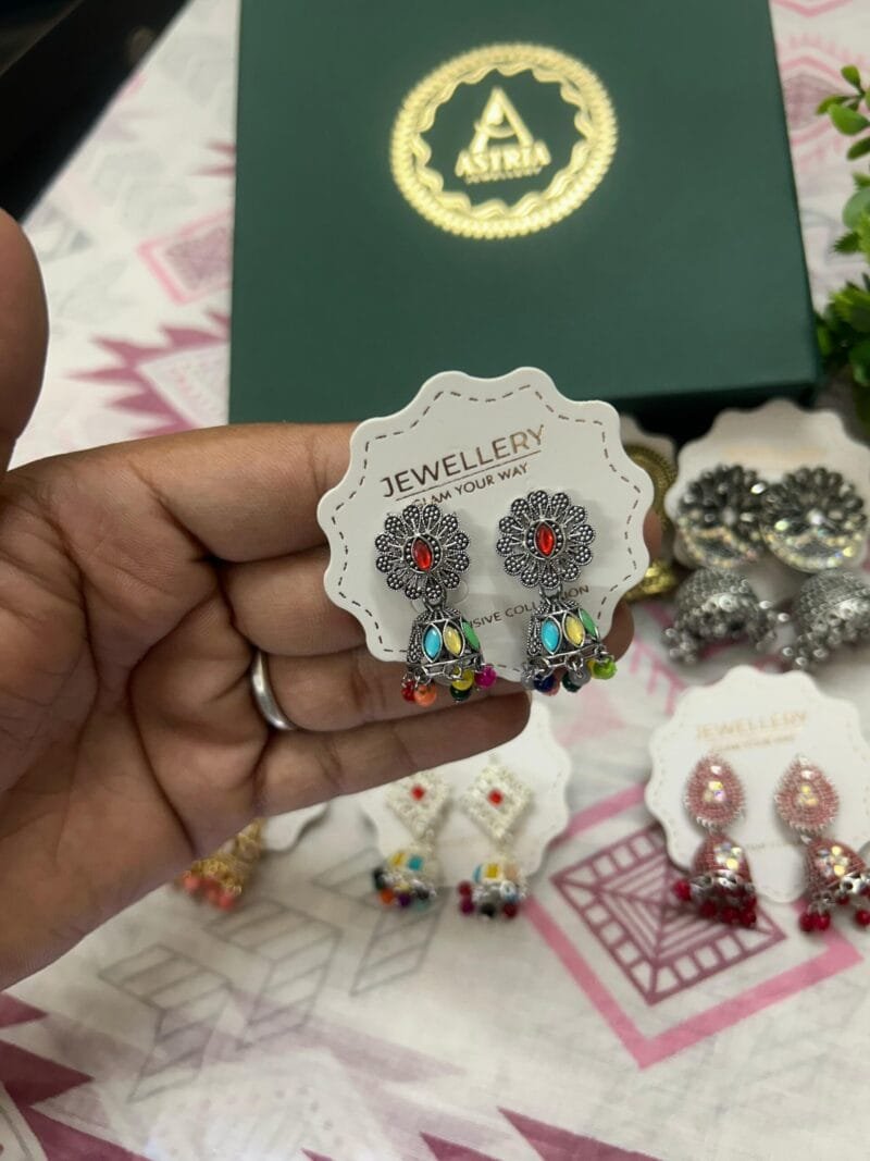 8 Cute Earrings - Image 3