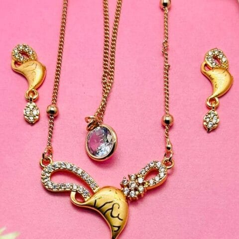 Sparkling Heart Curve necklace