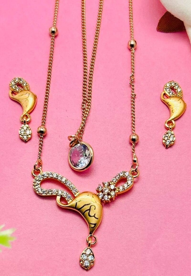 Sparkling Heart Curve necklace
